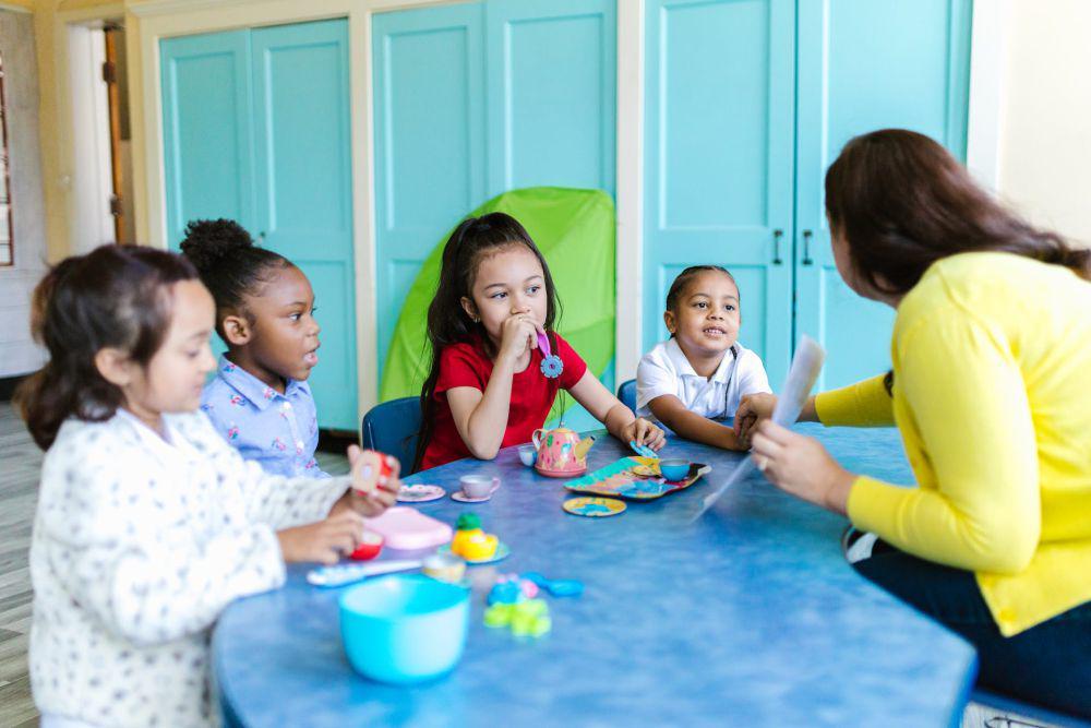 ilustrasi anak-anak belajar bersama (pexels.com/RDNE Stock project)