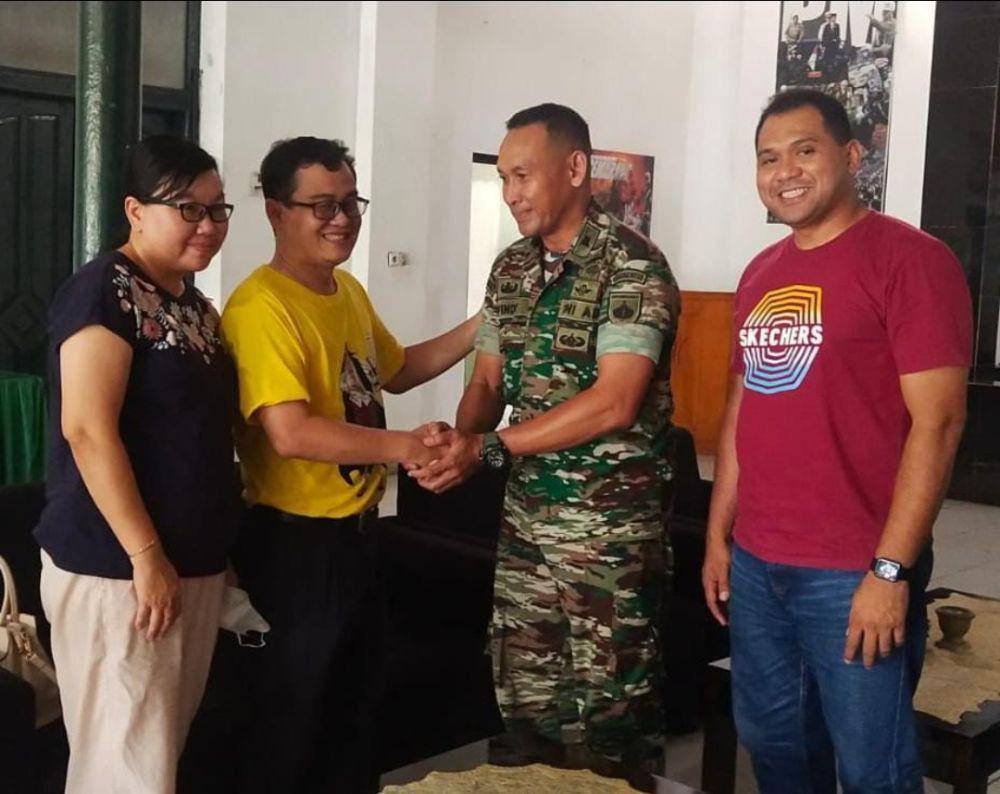 Prajurit Kodam IV Diponegoro, ES, akhirnya berdamai dengan pengemudi mobil Sienta yang sempat dimaki-maki  (www.twitter.com/@SahabatKodamIV/Diponegoro)