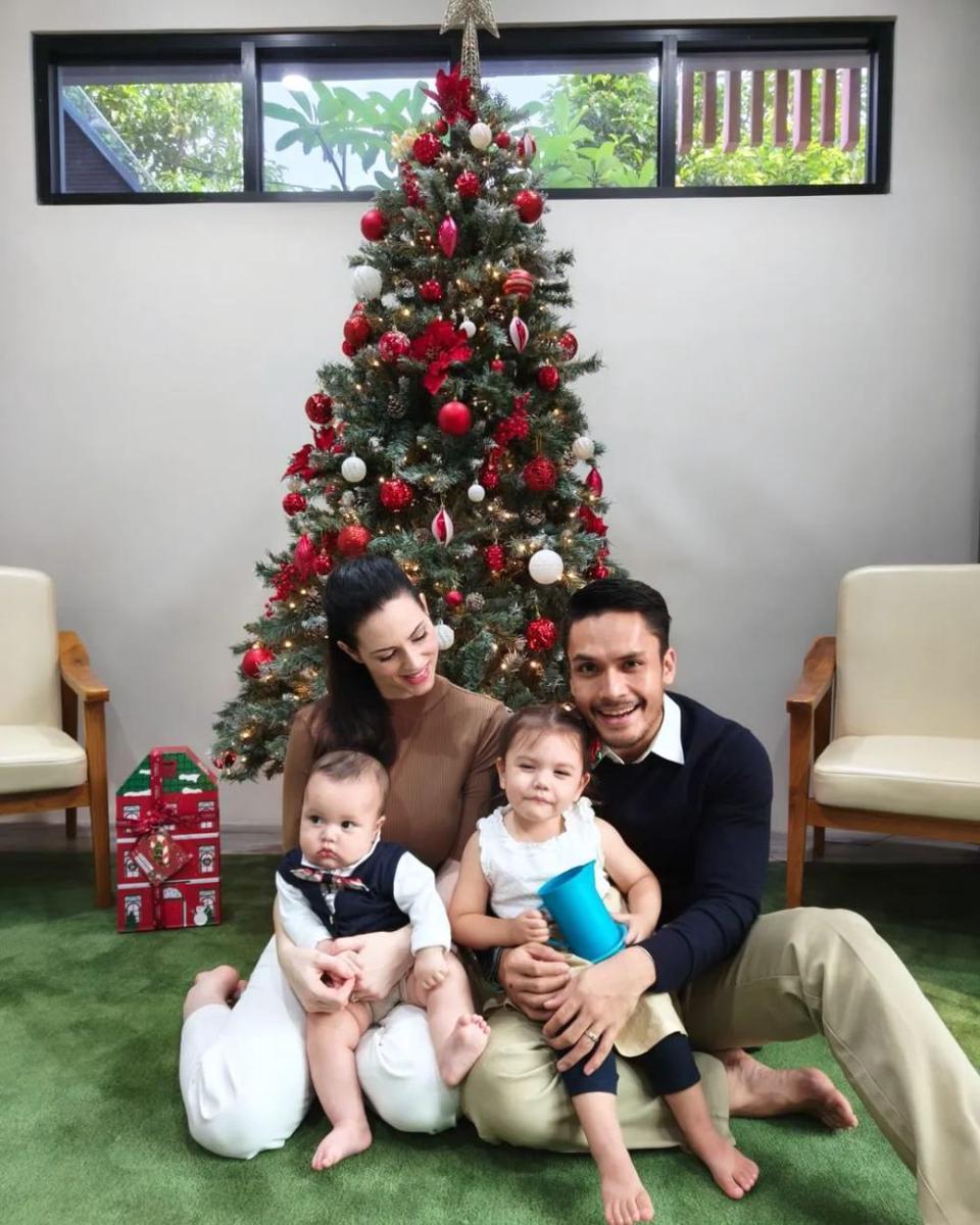 OOTD Artis Pria Indonesia saat Merayakan Natal 2023 (Instagram.com/randpunk)