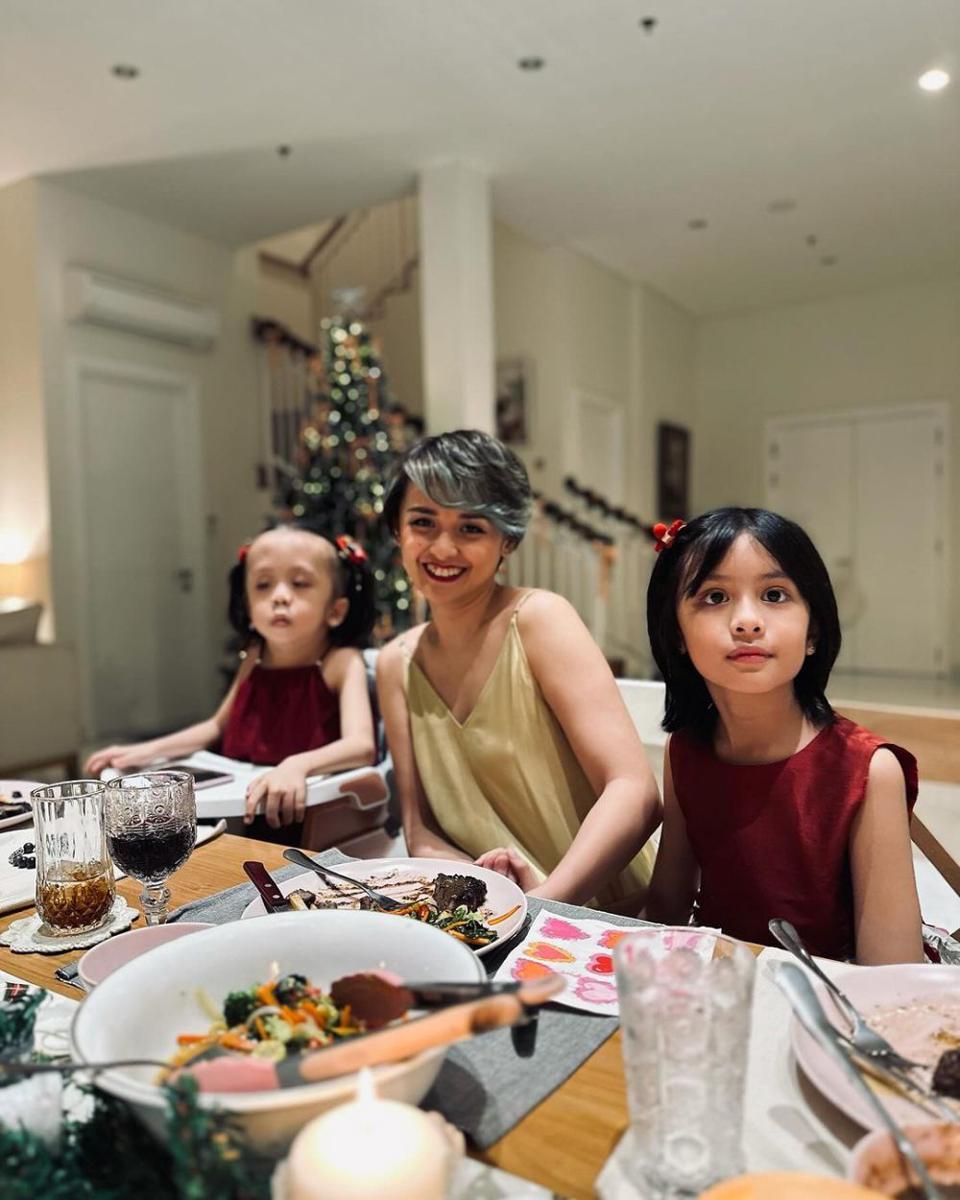 Perayaan Natal Joanna Alexandra dan keempat anaknya. (instagram.com/joannaalexandra)