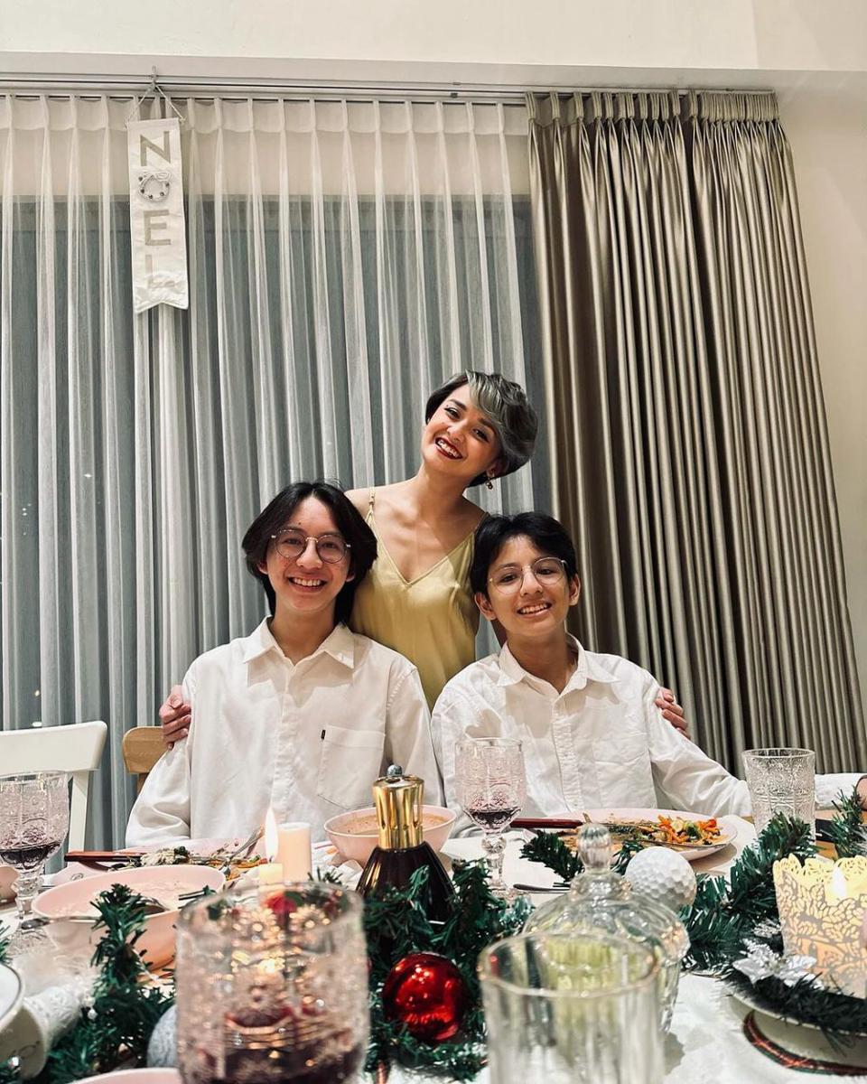 Perayaan Natal Joanna Alexandra dan keempat anaknya. (instagram.com/joannaalexandra)