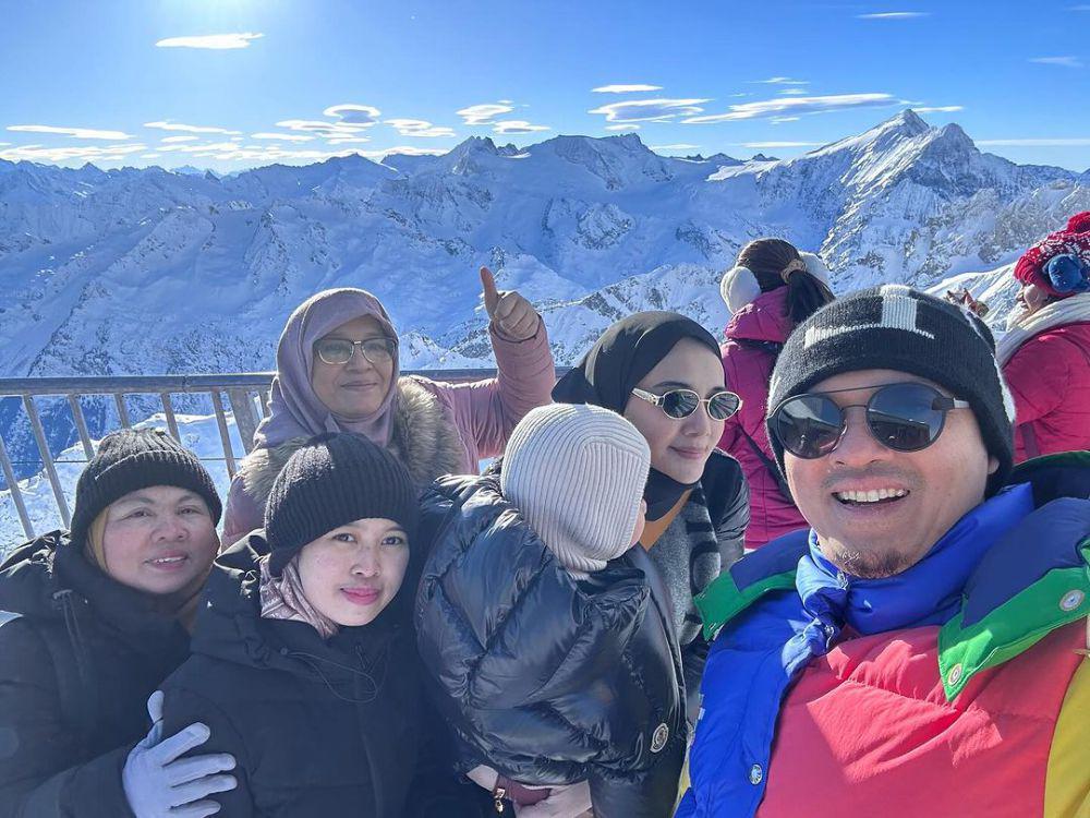 potret Keluarga Irwansyah di Gunung Titlis, Swiss (instagram.com/irwansyah_15)