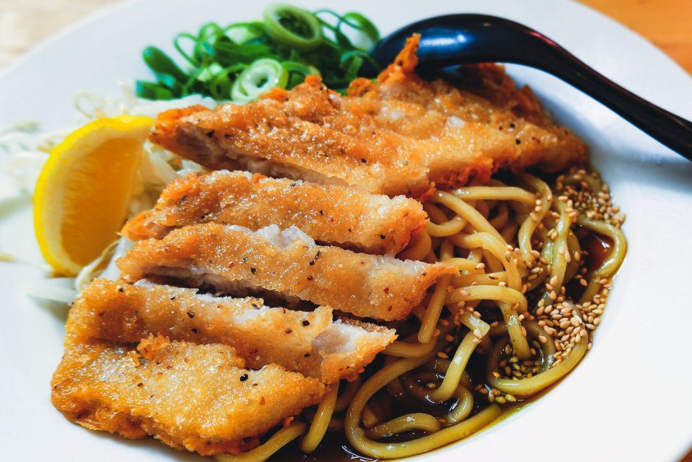 olahan ramen katsu (unsplash.com/Susann Schuster)