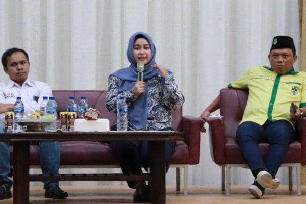 Anggota KPU Makassar Endang Sari (tengah). (Dok. KPU Makassar)
