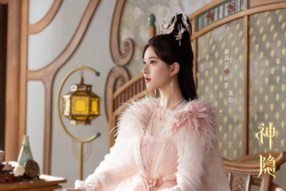 A Yin saat menemukan pakaian milik Feng Yin drama China The Last Immortal (dok.WeTV/The Last Immortal)