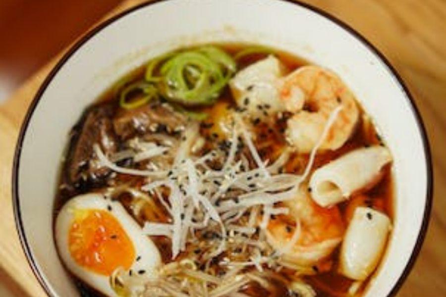 mi kari udang (pexels.com/Nadin Sh)