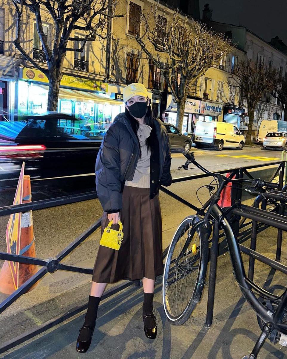 winter fashion ala idol k-pop (instagram.com/sooyaaa__)