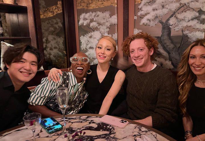 potret Ariana Grande dan Ethan Slater (instagram.com/michelleyeoh_official)