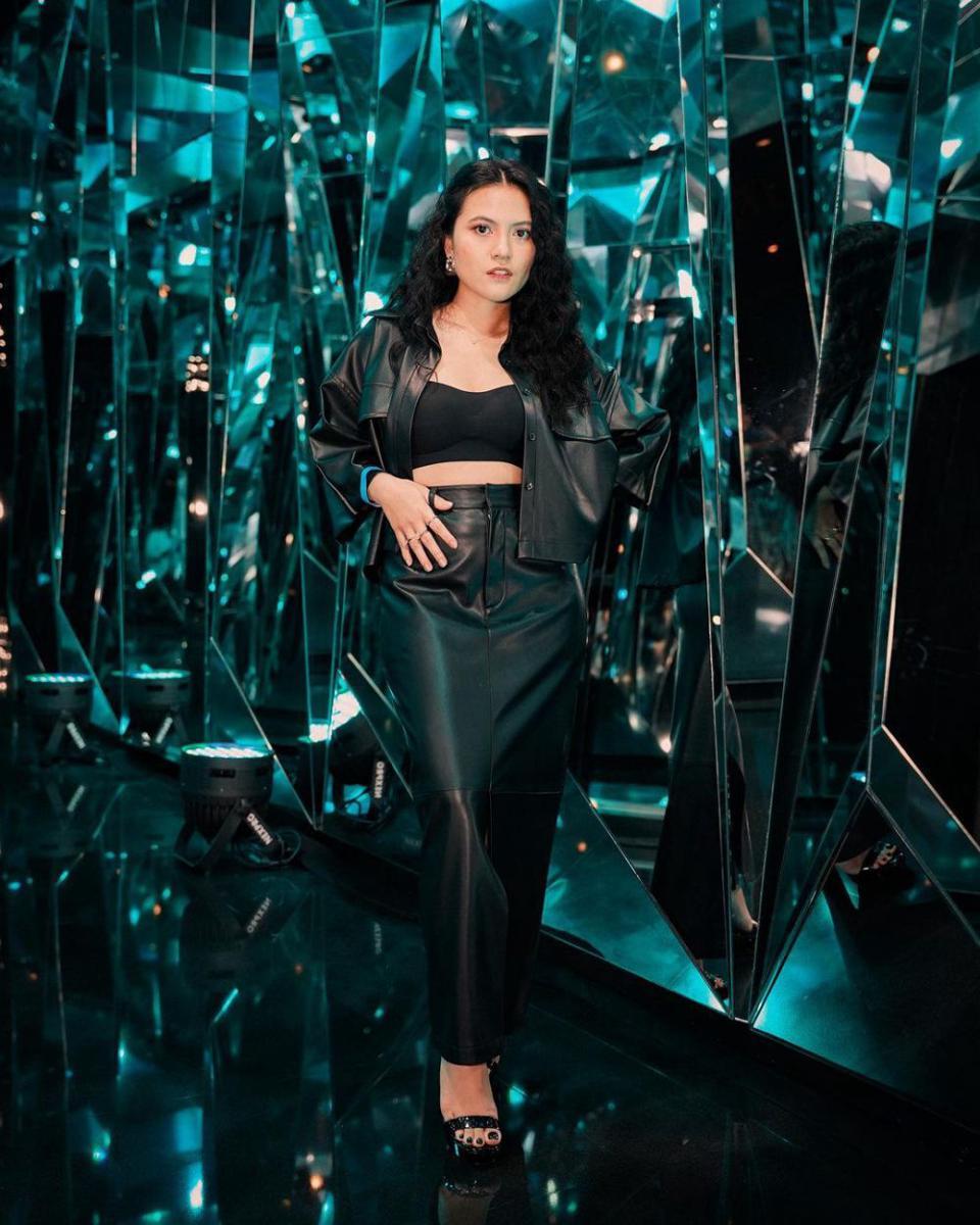 outfit pakai outerwear ala Marsha Aruan (instagram.com/aruanmarsha)