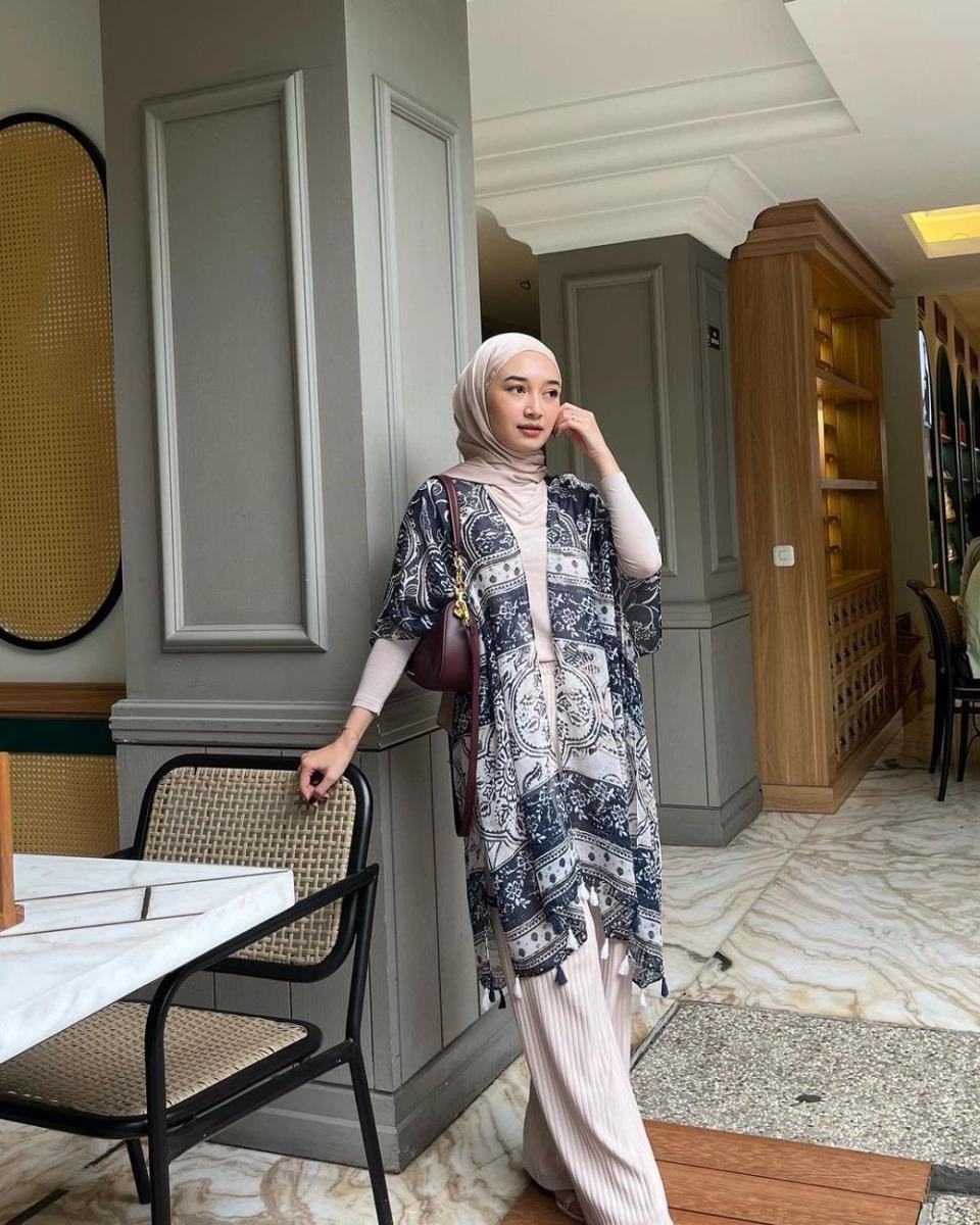 inspirasi OOTD ala Annisa Berliana (instagram.com/annisaberlianaaa)