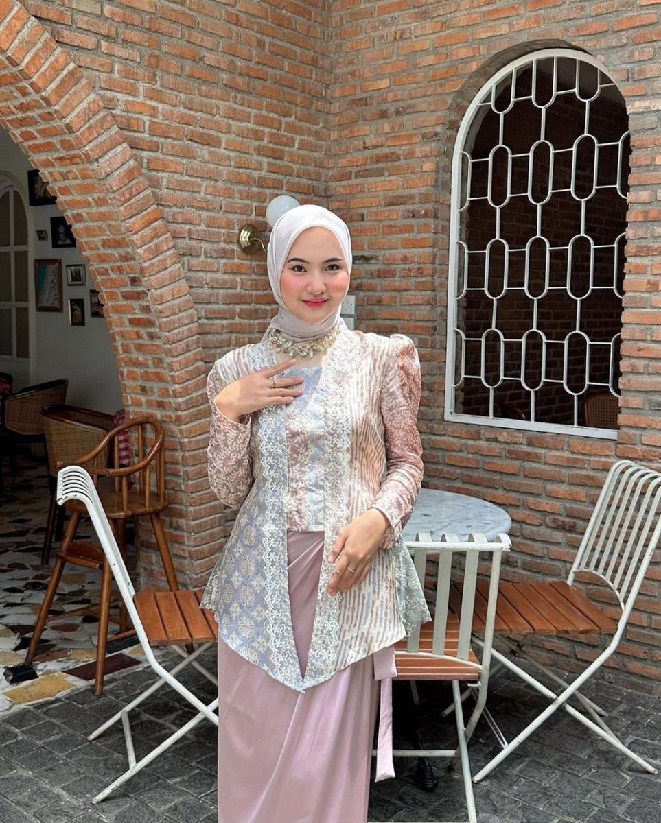 inspirasi OOTD ala Intan Ghazella (instagram.com/intanghazll_)