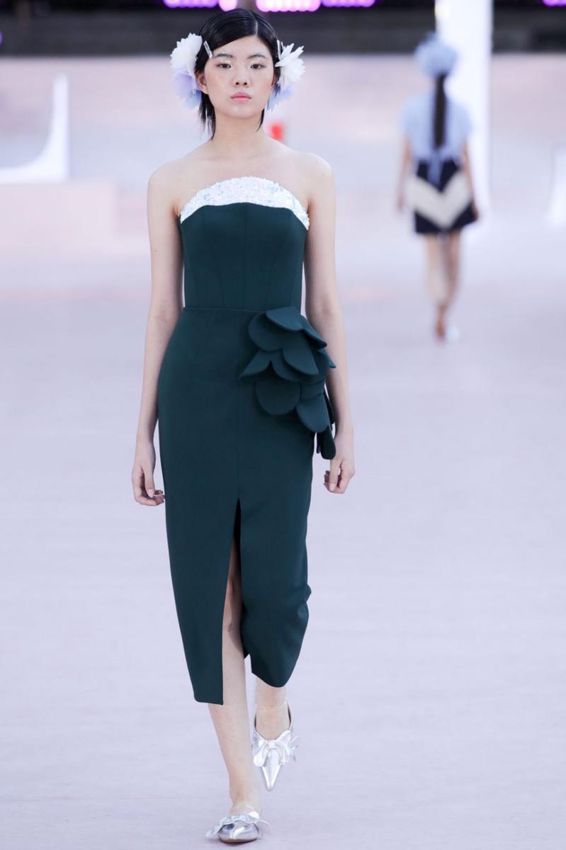 Koleksi PEGGY HARTANTO CHARM S/S 2024 (dok. ELLE Fashion Show)