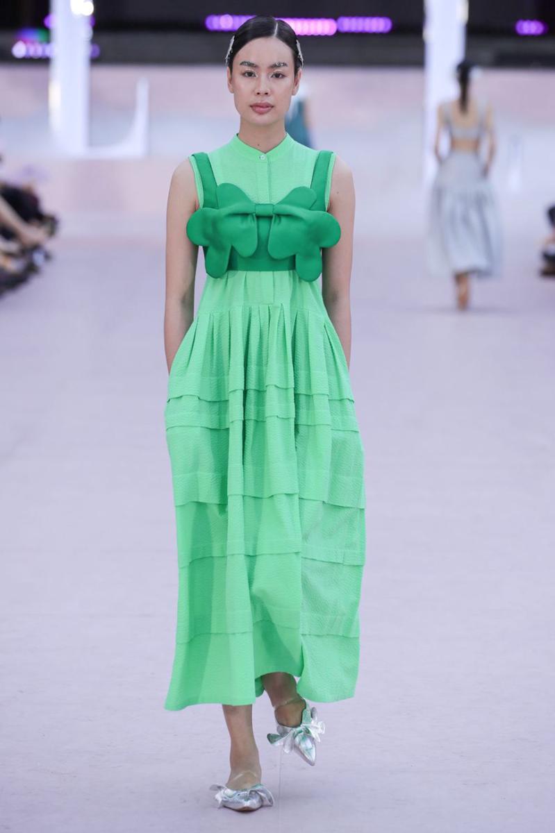 Koleksi PEGGY HARTANTO CHARM S/S 2024 (dok. ELLE Fashion Show)