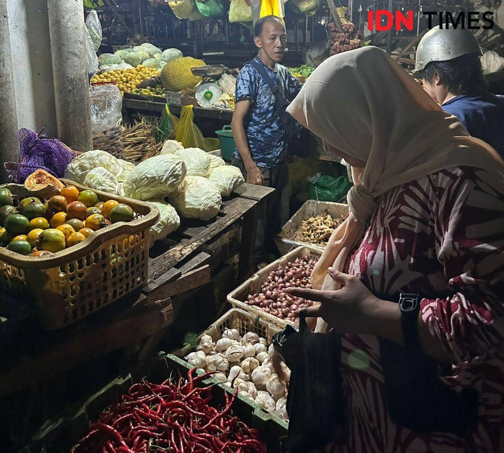 Walaupun kenaikan sementara, konsumen jadi irit-irit belanja. (IDN Times/Teri).