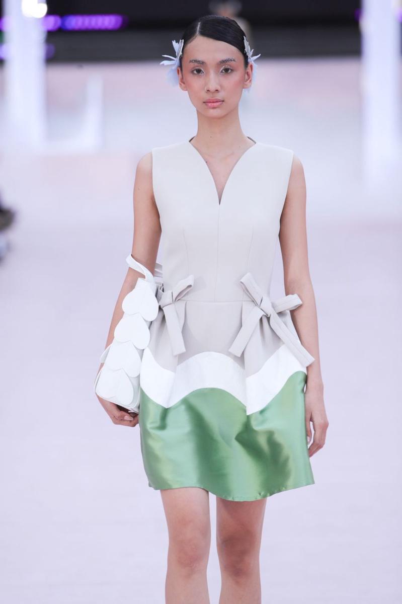 Koleksi PEGGY HARTANTO CHARM S/S 2024 (dok. ELLE Fashion Show)