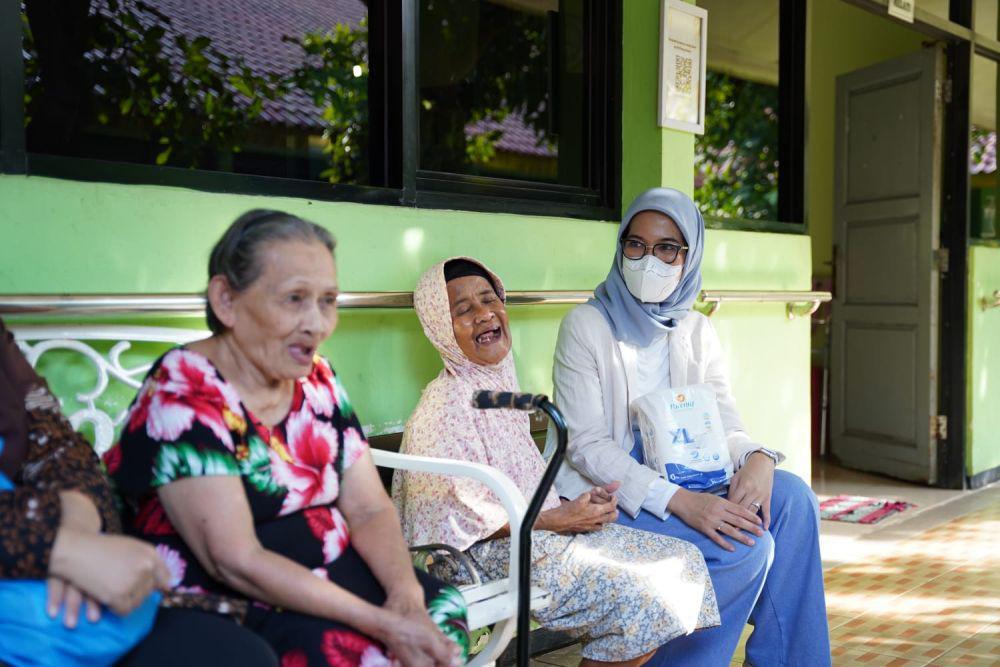 Hari Ibu, 30 Panti Jompo Dapat Ratusan Karton Popok Dewasa Gratis
