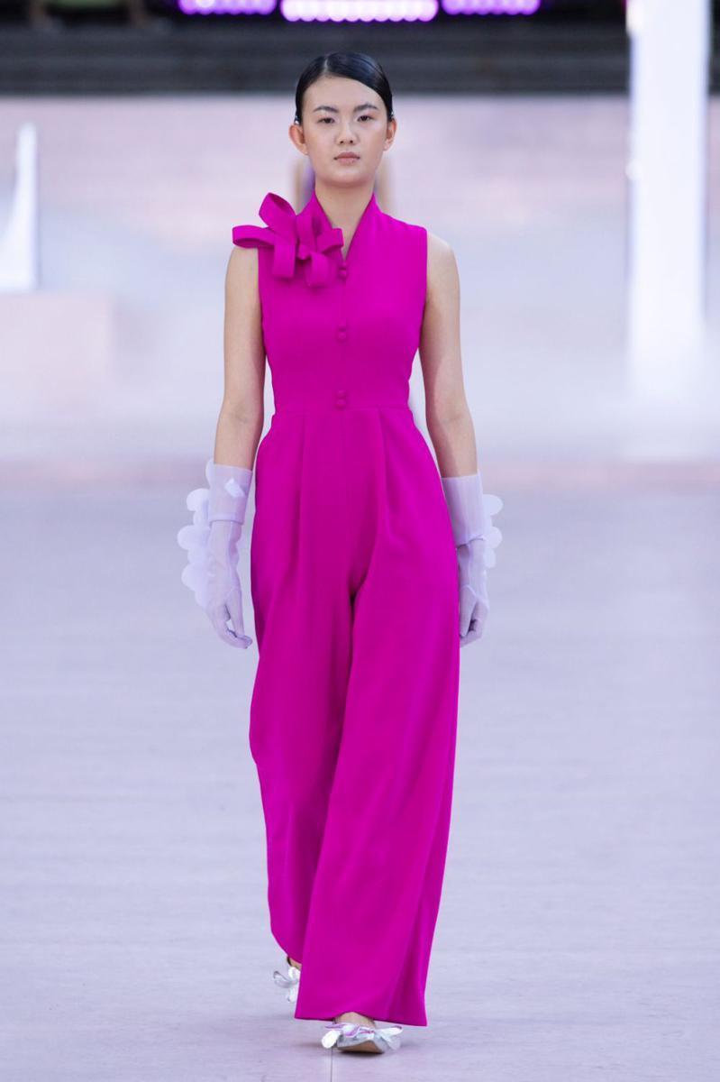 Koleksi PEGGY HARTANTO CHARM S/S 2024 (dok. ELLE Fashion Show)