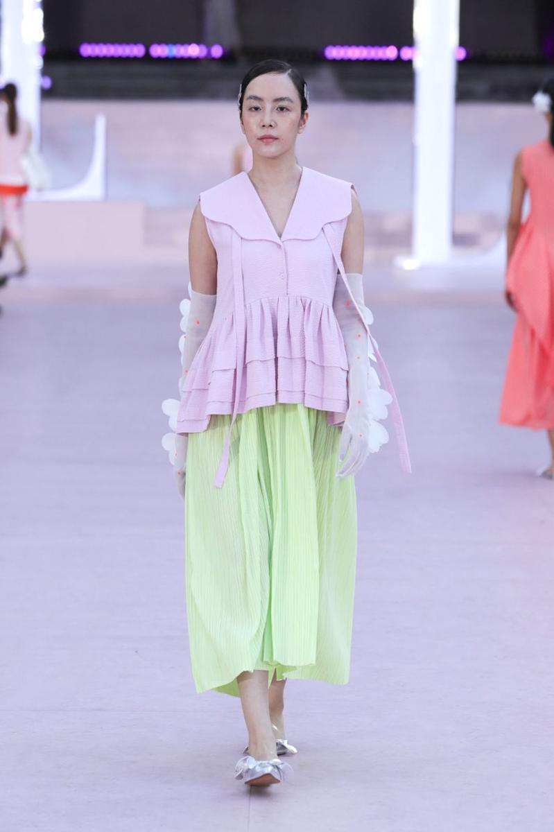 Koleksi PEGGY HARTANTO CHARM S/S 2024 (dok. ELLE Fashion Show)