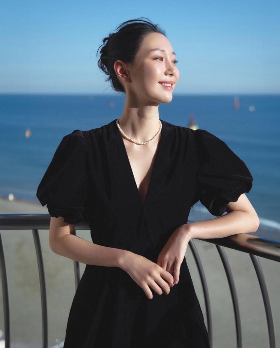Lee Yoo Young (instagram.com/___2u0)