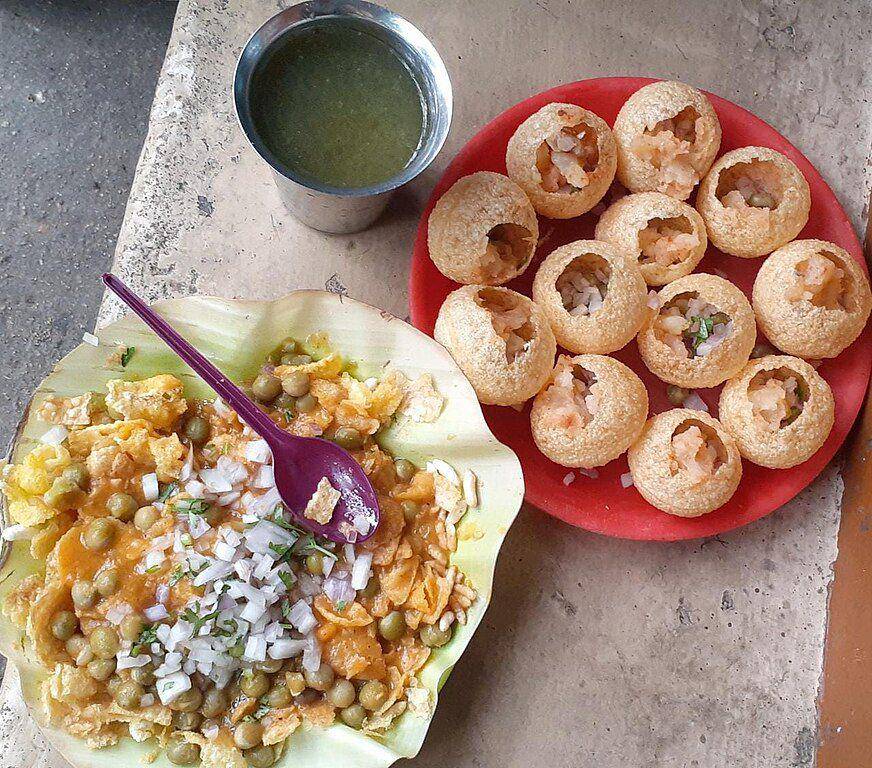 pani puri (commons.wikimedia.org/Lakshmipriya Pugal)