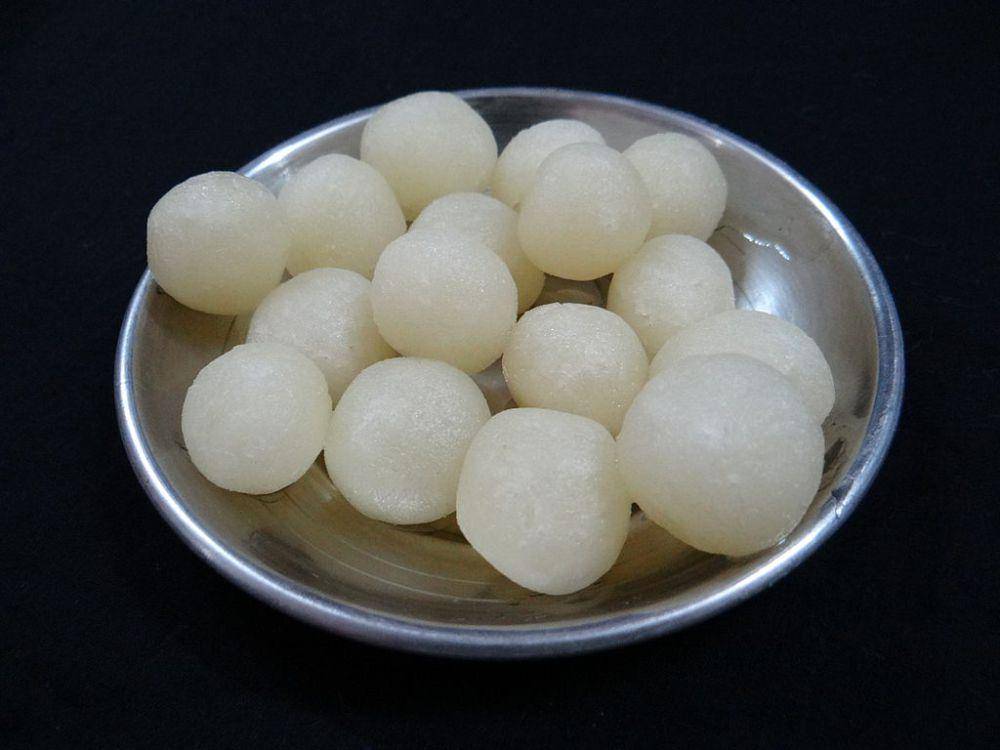 rasgulla (commons.wikimedia.org/Mdsmds0)