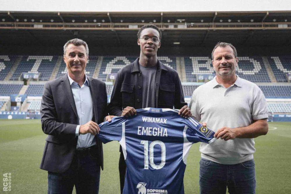 Emanuel Emegha (tengah) (rcstrasbourgalsace.fr)