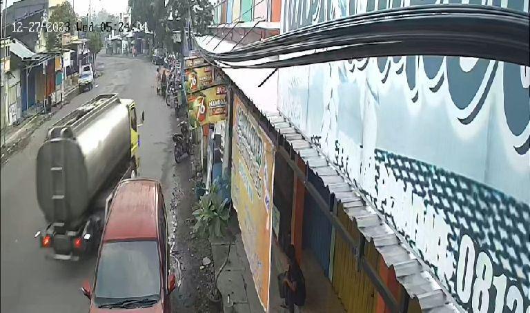 Epilepsi Sopir Kambuh, Truk Tangki Menabrak Pedagang Pasar di Ngawi