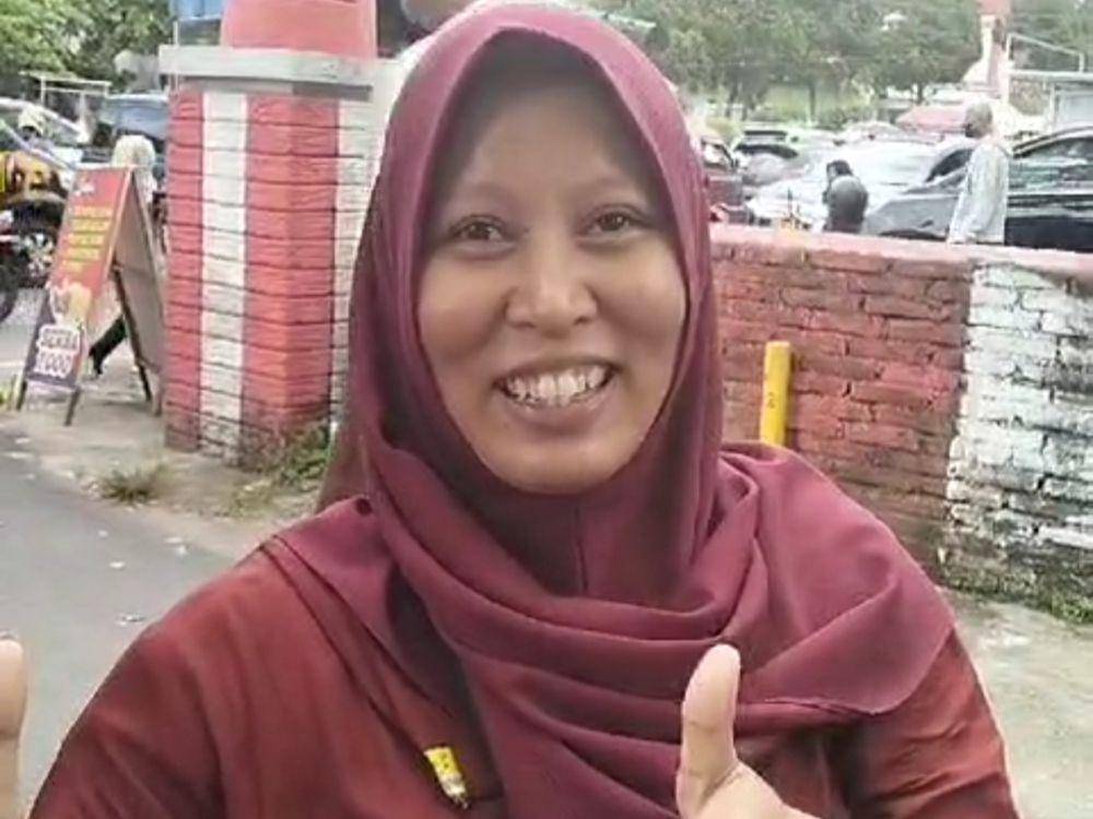 Tari, ibu-ibu asal Banyuwangi yang sukses membuat Presiden Jokowi terpingkal. (Istimewa)