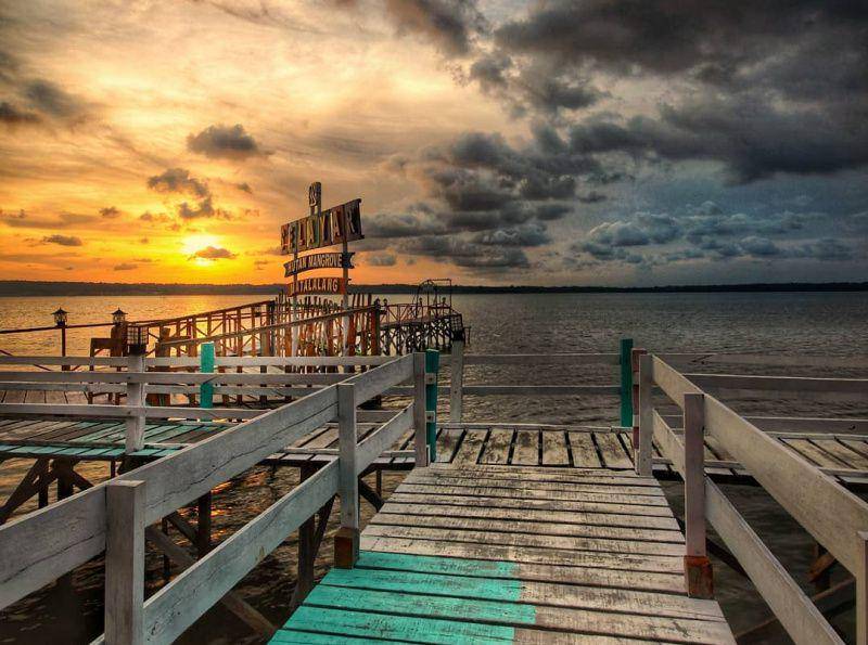 potret pantai di Hutan Mangrove Matalalang (instagram.com/rhul_cezz)
