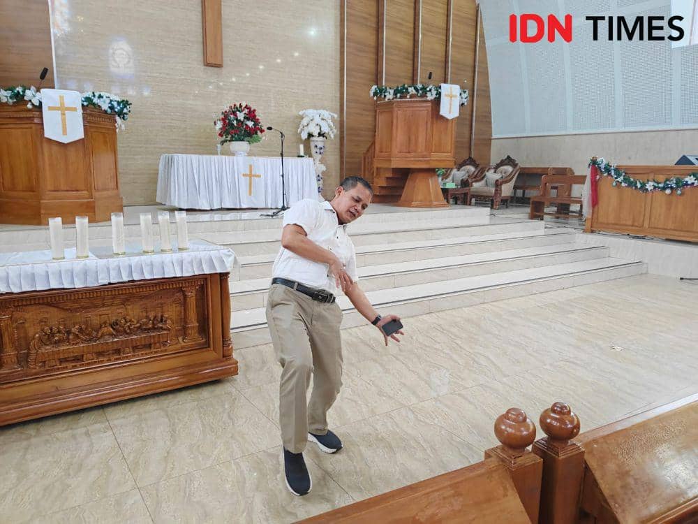 Lokasi terjatuhnya Desmon saat sedang menjadi dirigen. (IDN Times/Imam Faishal)