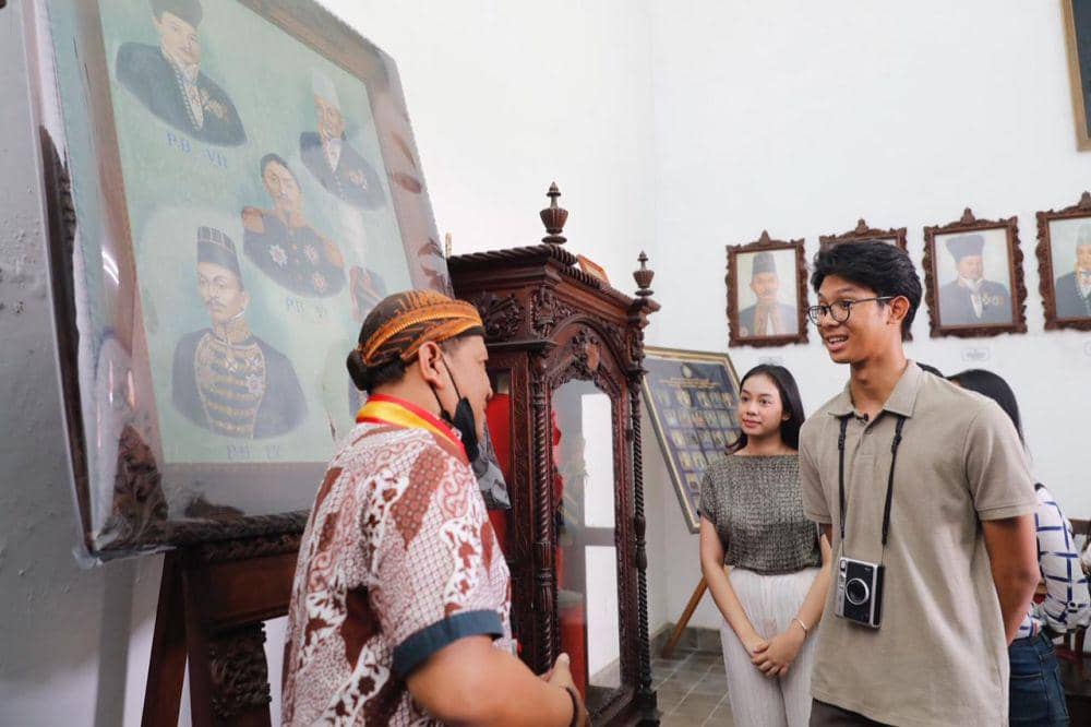 Alam Ganjar berkunjung ke Keraton Solo, Rabu (27/12/2023). (Dok/Tim Media Ganjar))