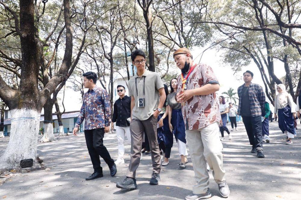 7 Potret Alam Ganjar Sambangi Keraton Solo, Liburan Akhir Tahun