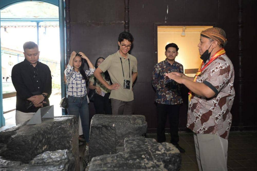 Alam Ganjar berkunjung ke Keraton Solo, Rabu (27/12/2023). (Dok/Tim Media Ganjar))