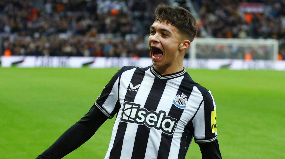 Lewis Miley saat mencetak gol melawan Fulham pada pekan ke-17 Premier League 2023/2024. (twitter.com/premierleague)