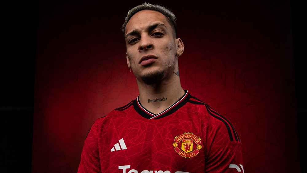 Antony (manutd.com)