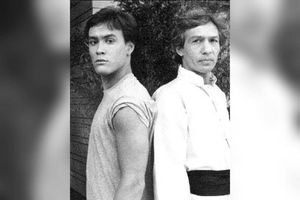 Brandon Lee dan David Darlow dalam Kung Fu: The Next Generation (dok. Warner Bros. Television/Kung Fu: The Next Generation)