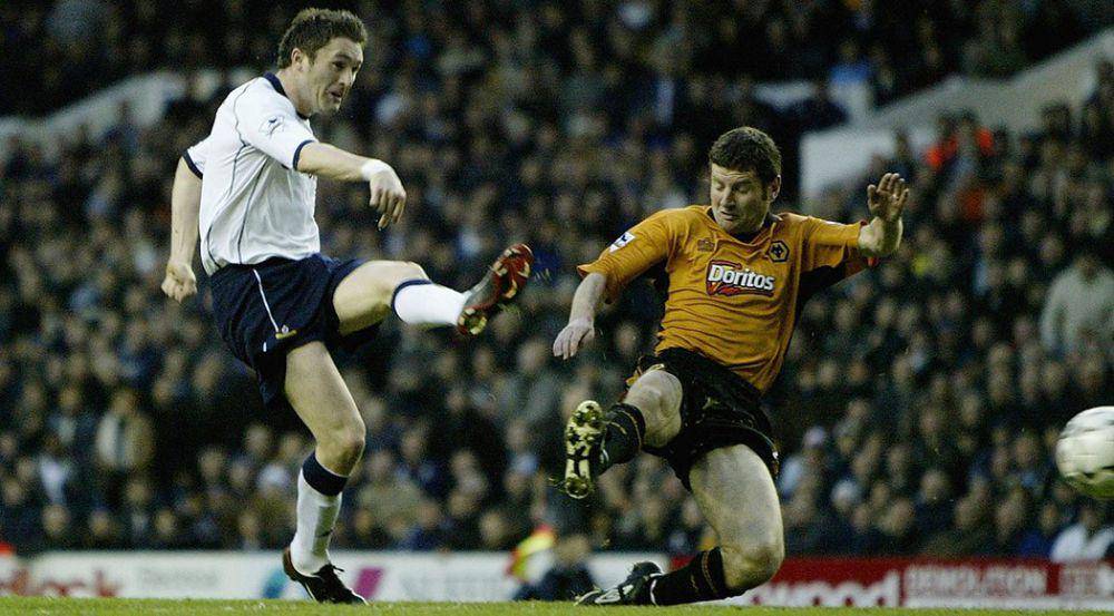 Robbie Keane mencetak gol ke gawang Wolves di EPL 2003/2004. (tottenhamhotspur.com)