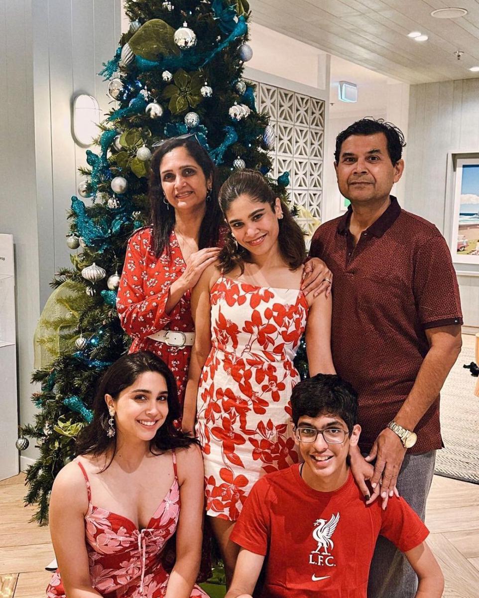 keluarga Sharvari Wagh (instagram.com/sharvari)