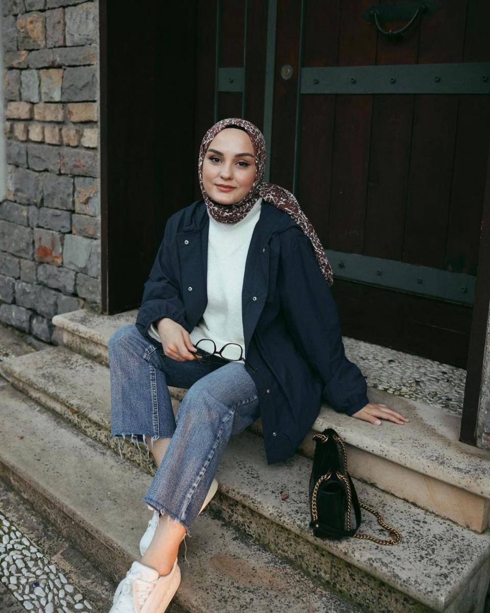 padu padan celana jeans ala Aleyna (instagram.com/atalaraleyna/)