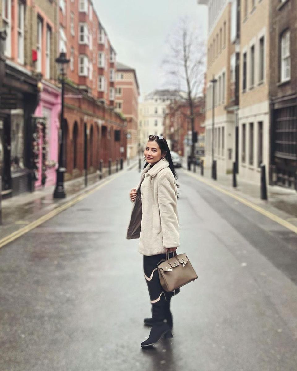 potret Prilly Latuconsina di London (instagram.com/prillylatuconsina96)
