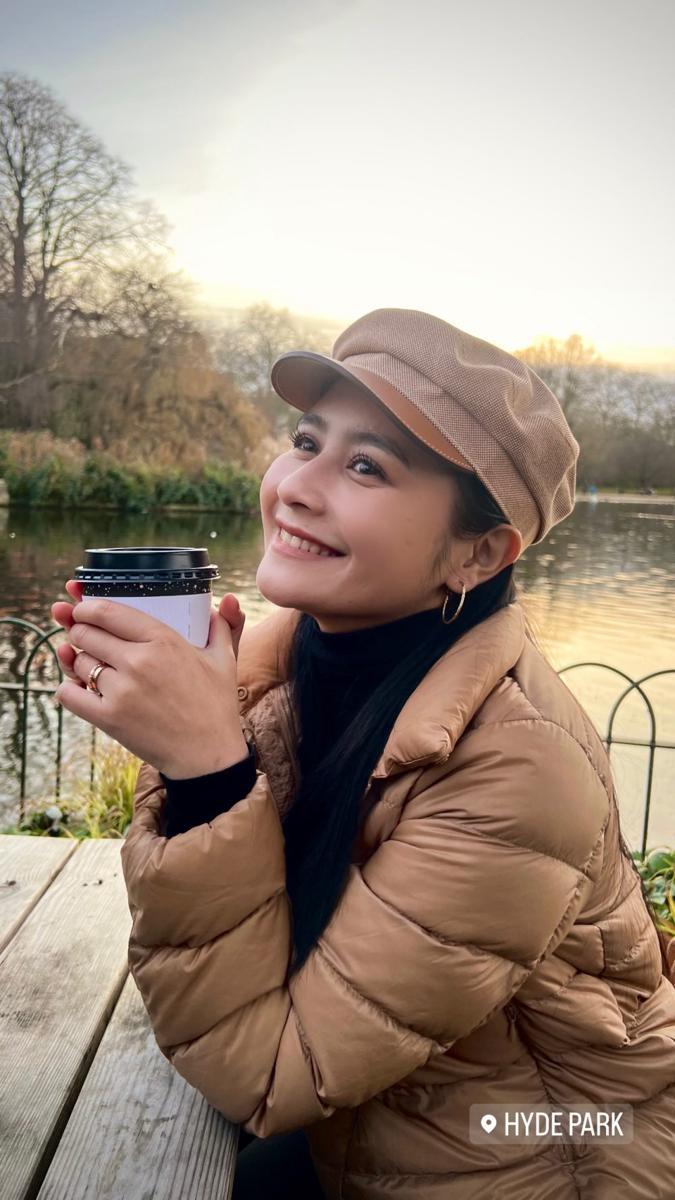 potret Prilly Latuconsina di London (instagram.com/prillylatuconsina96)