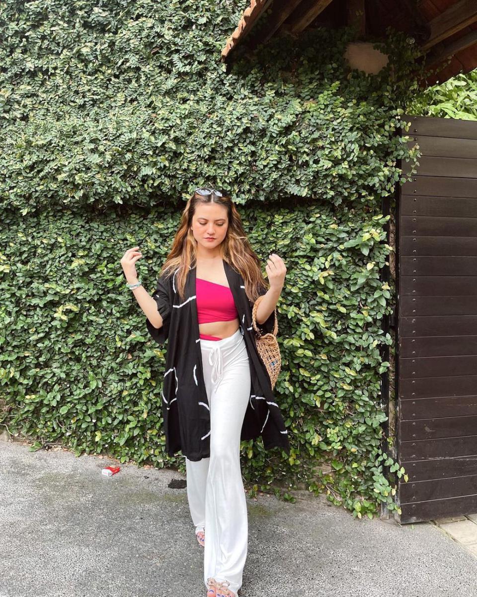 outfit pakai outerwear ala Marsha Aruan (instagram.com/aruanmarsha)
