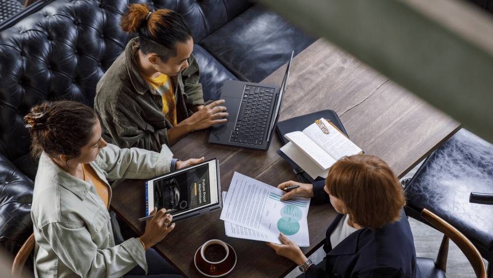 Lenovo Hadirkan Laptop ThinkPad dan IdeaPad Intel Core Ultra!