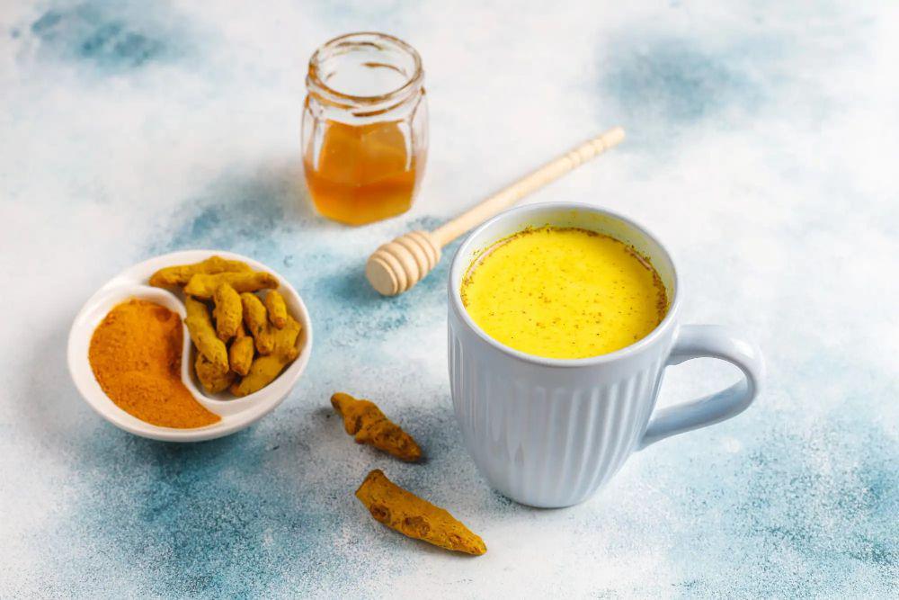 Ilustrasi minuman dari rimpang temu kuning (freepik.com/azerbaijan_stockers)