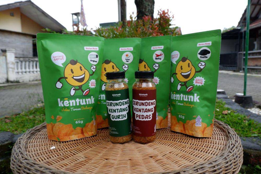 Eks karyawan BUMN, Arstantya Raka bikin usaha keripik kentang yang dinamai Kentunk. (dok. Kentunk)