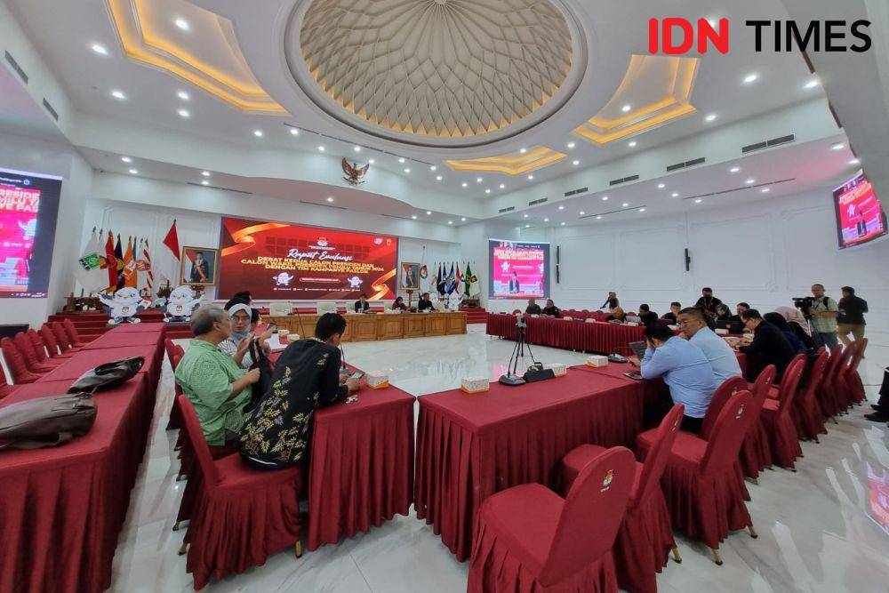 KPU gelar rapat evaluasi debat kedua capres-cawapres 2024, Rabu (27/12/2023) (IDN Times/Ilman Nafi'an)