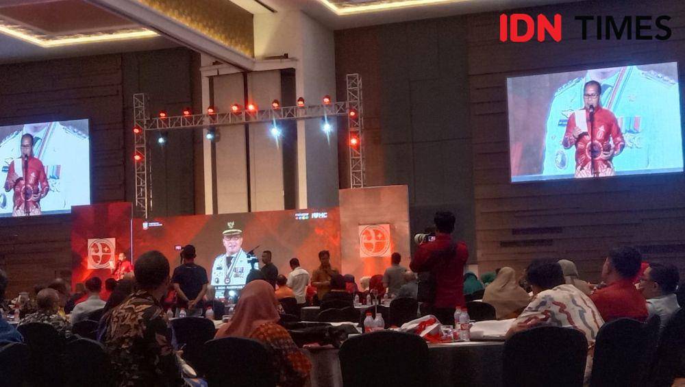 Wali Kota Makassar, Danny Pomanto menyampaikan refleksi akhir tahun Pemkot Makassar, Rabu (27/12/2023). IDN Times/Ashrawi Muin