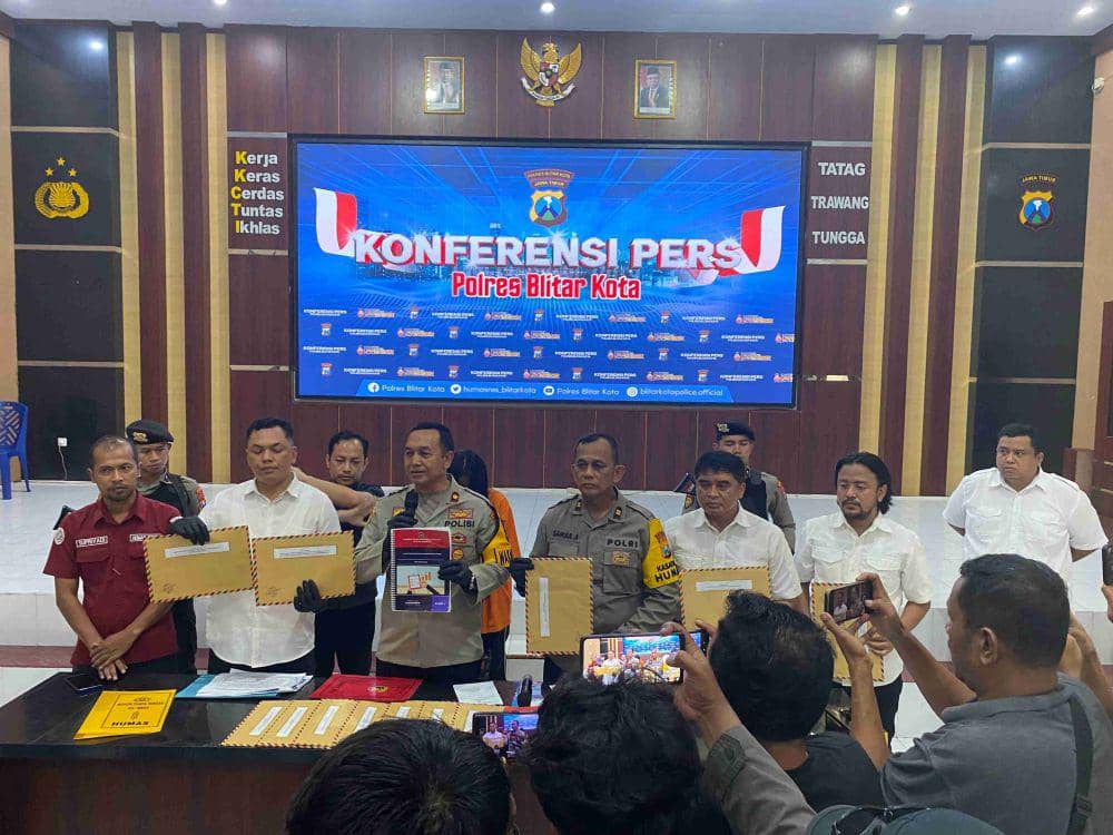 Tersangka saat dirilis oleh Polres Blitar Kota. IDN Times/ istimewa