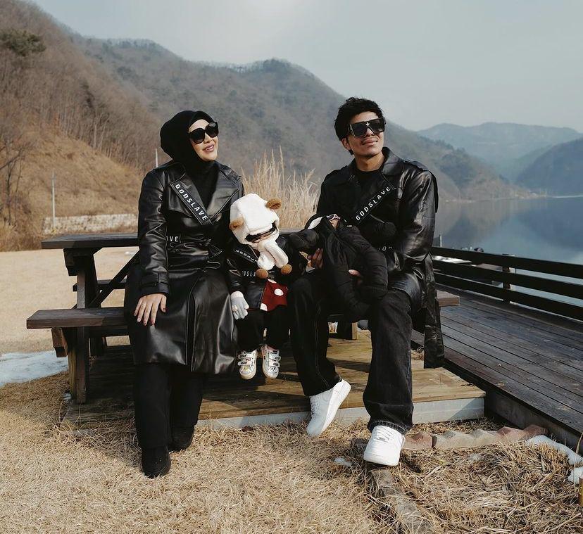 potret keluarga Atta-Aurel liburan di lokasi syuting In The Soop BTS (Instagram.com/attahalilintar)