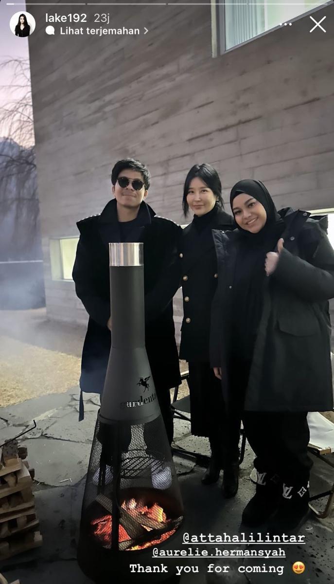 potret keluarga Atta-Aurel liburan di lokasi syuting In The Soop BTS (Instagram.com/lake192)